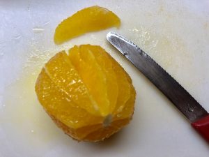 Orange filetieren für Orangenmarmelade 
